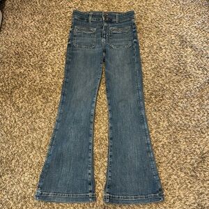 Women’s American Eagle size 4, regular flare jeans